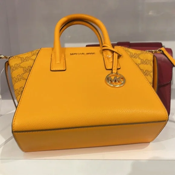 Michael Kors Avril Small Signature PVC Top Zip Satchel Crossbody Bag
Honeycomb - Picture 5 of 16